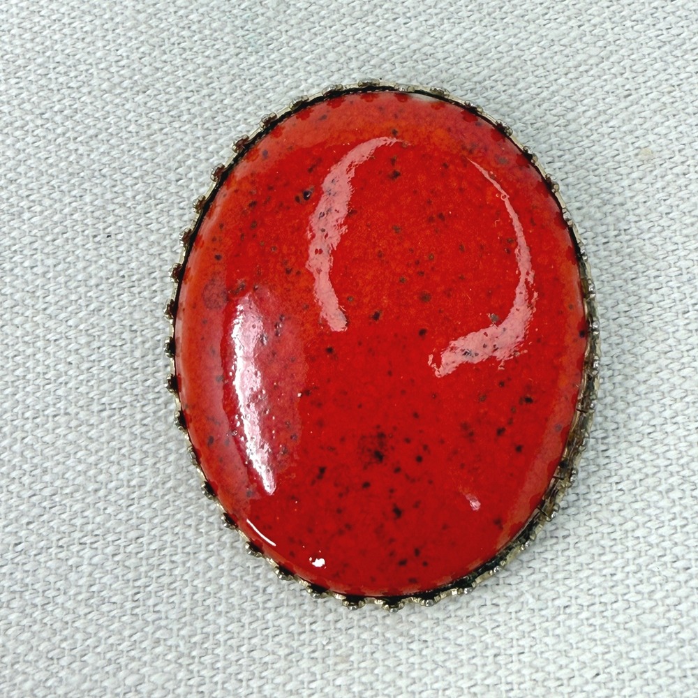 Vintage‎ Red Speckled Cabochon Crown Edge Brooch Pin Costume Jewelry